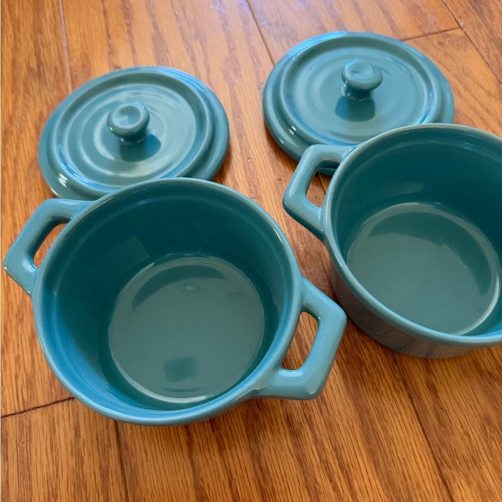 Celebrate It Lot of 2 Mini Ceramic Casserole Dish Set with lid handles Cocottes